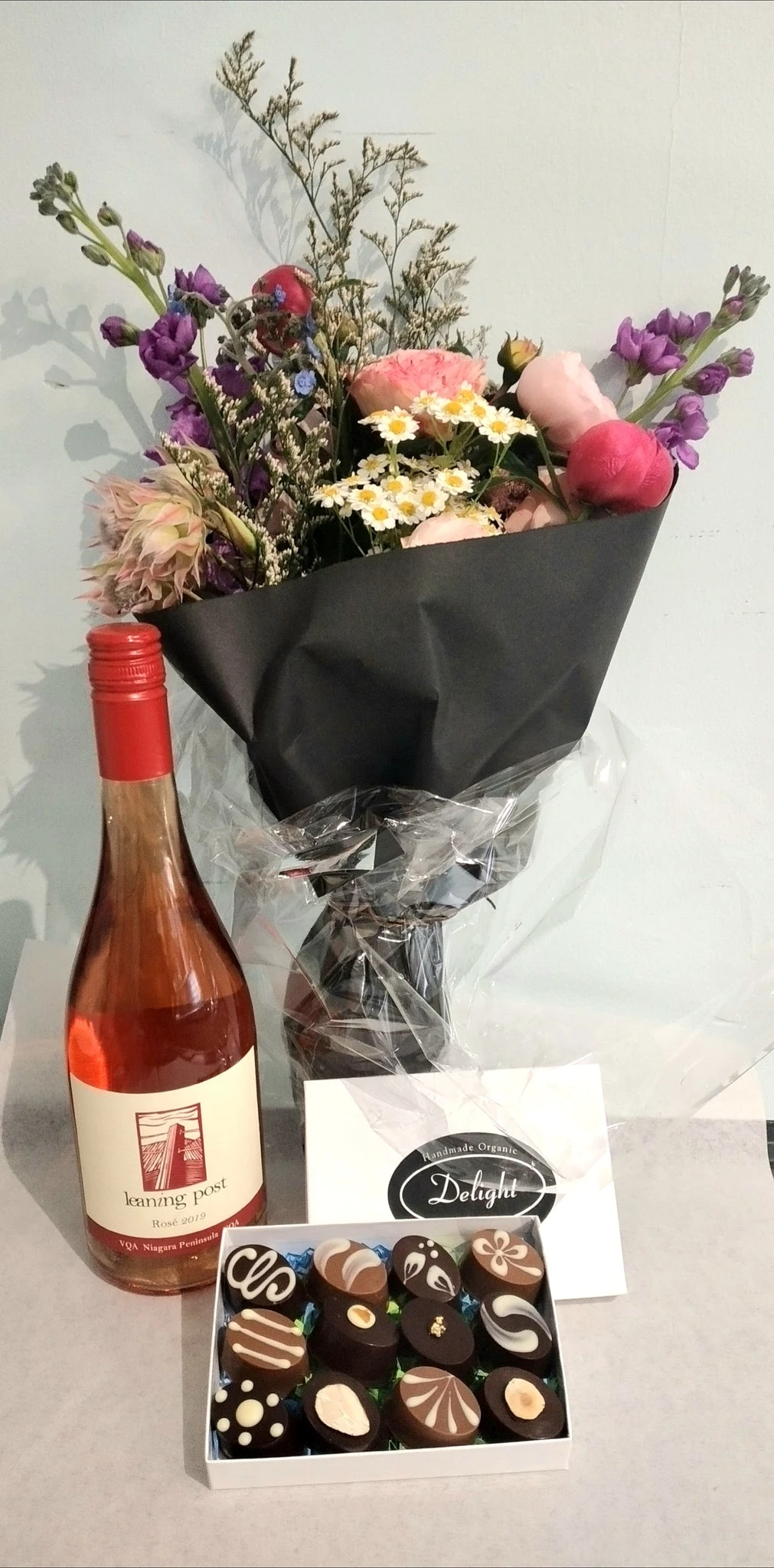 La Suprême: Bonbons, Fleurs, Vin. - Allons Y  Delivery