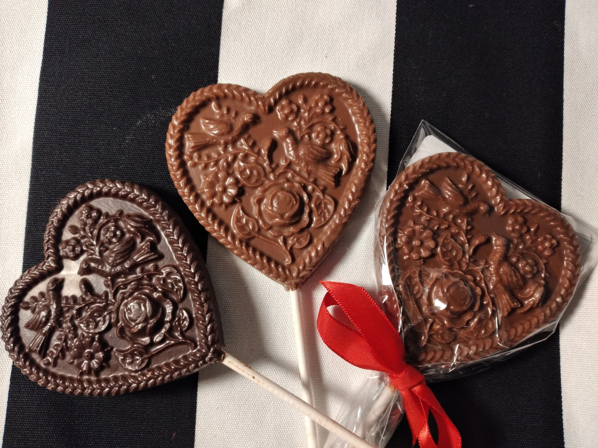Delight “Love Birds” Chocolate Valentine’s Heart Lolly. - Allons Y  Delivery
