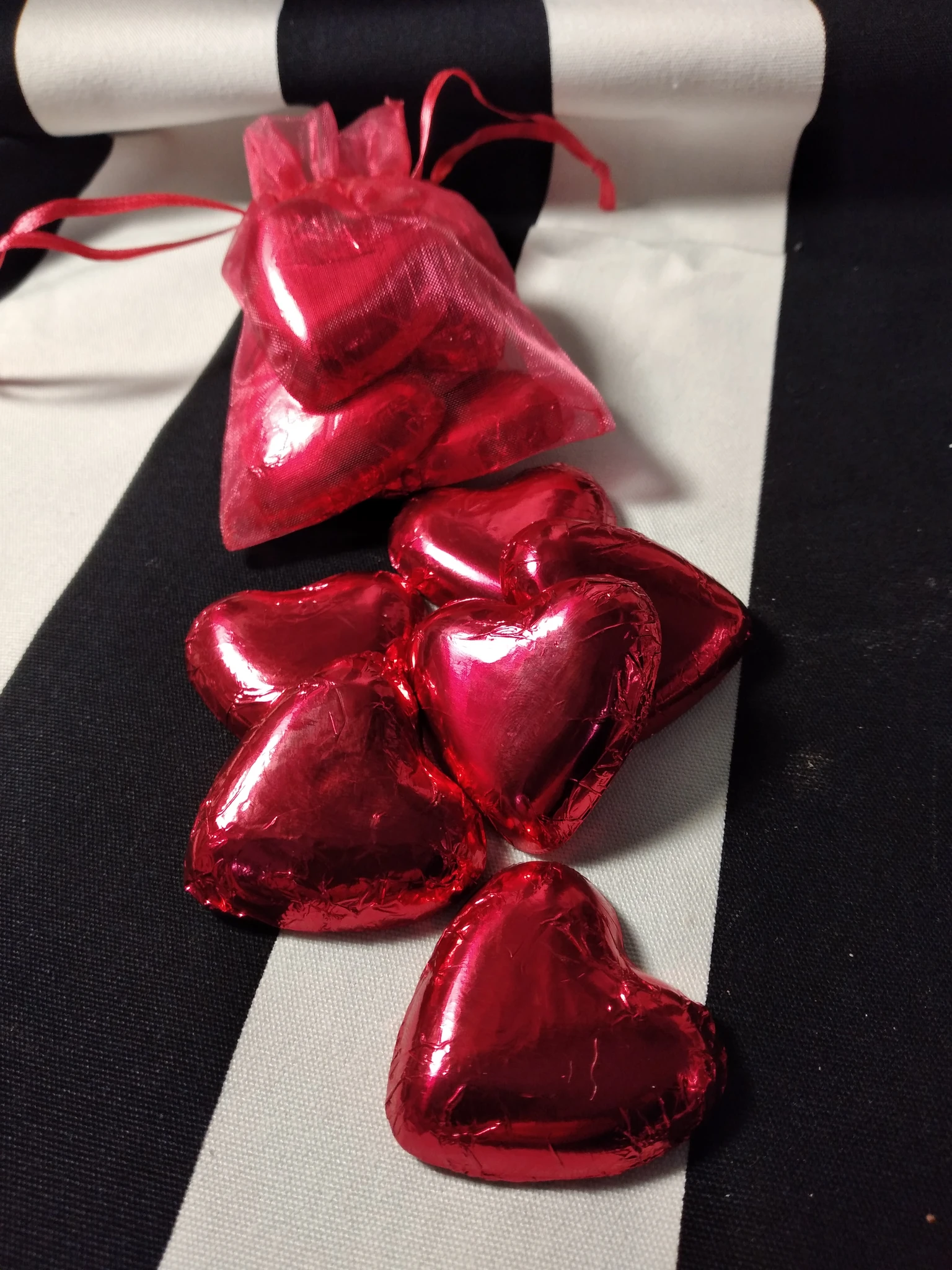 Delight Foil Wrapped Chocolate Valentine’s Hearts. - Allons Y  Delivery